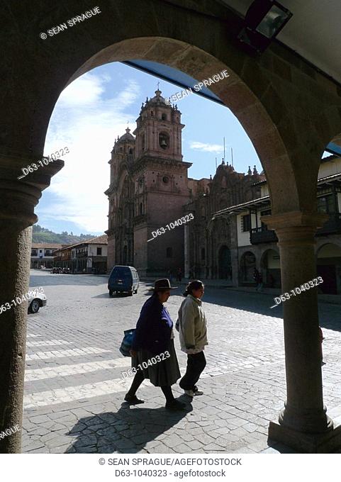 Plaza de Armas or main square with Compañía de Jesus church in background, Cusco, Peru
