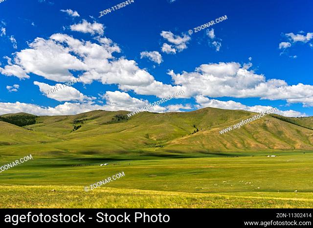 Sanfte Hügel in der mongolischen Steppe, Orchon-Tal, Khangai Nuruu Nationalpark, Övörkhangai Aimag, Mongolei / Rolling hills in the Mongolian steppe