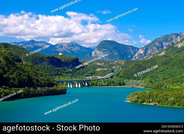 Cavazzo-See in den italienischen Alpen - Lago di Cavazzo in italian Alps