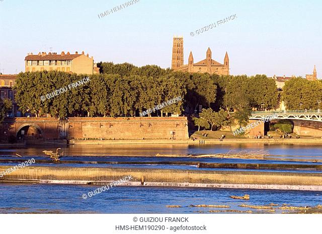 France, Haute Garonne, Toulouse, Garonne river banks, Pont Saint Pierre and the Couvent des Jacobins Jacobin convent in the background