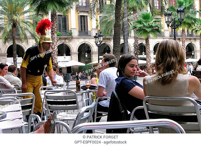 SIDEWALK CAFES ON THE PLACA DEL REIAL, BARCELONA, SPAIN