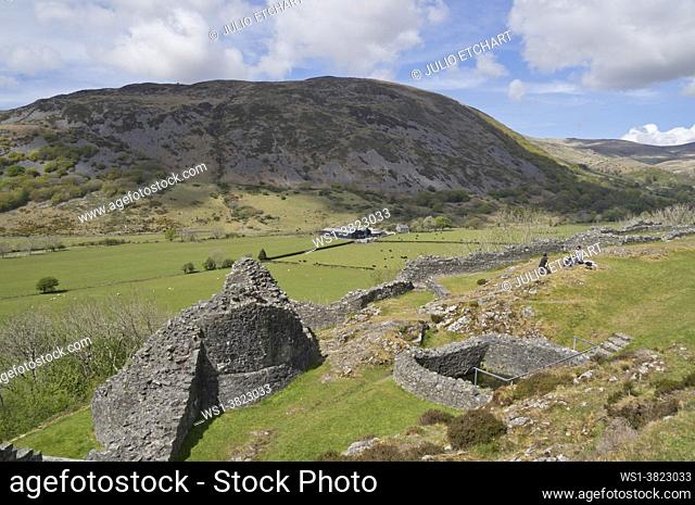 Visitors at Castell y Bere, a Welsh castle near Llanfihangel-y-pennant constructed by Llywelyn the Great in the 1220s Gwynedd, Wales, UK