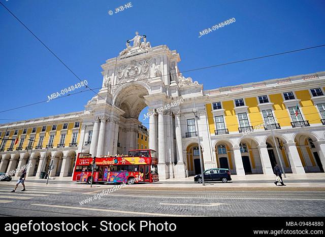 Europe, Portugal, Lisbon area, Lisbon, Baixa, Arc de Triomphe, Arco da Rua Augusta, Praca do Comercio, commercial center, sightseeing bus