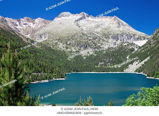 France, Hautes Pyrenees, Oredon lake and Cap de Long reservoir, in the Neouvielle park