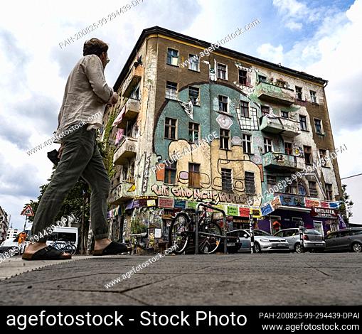 24 August 2020, Berlin: A man walks across Riga Street. In the background you can see Liebigstraße 34. The Regional Court (civil) is again hearing about the...