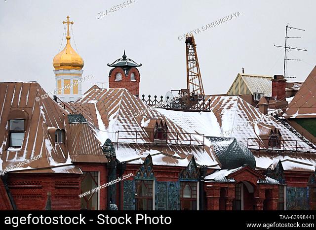 RUSSIA, MOSCOW - OCTOBER 27, 2023: Snow-covered rooftops. Sofya Sandurskaya/TASS