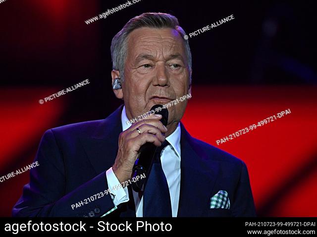 23 July 2021, Saxony-Anhalt, Halle (Saale): German singer Roland Kaiser is on stage at the ARD benefit gala in Leipzig. The motto of the benefit evening for the...