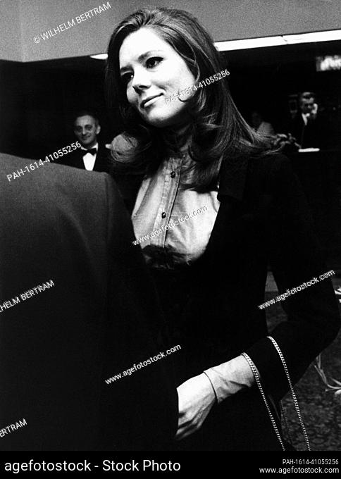 British actress Diana Rigg was staying in Dusseldorf from 6 to 7 May 1968 for fashion and TV shootings. | usage worldwide