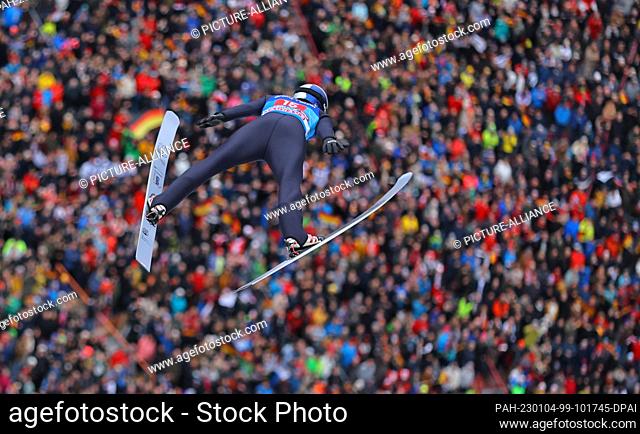 04 January 2023, Austria, Innsbruck: Nordic skiing/ski jumping: Four Hills Tournament, World Cup, large hill, men, 1st round: Andreas Wellinger (Germany) in...