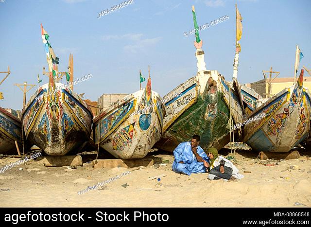 FIshermen, peddlers, boats at Nouakchott's famous fish market