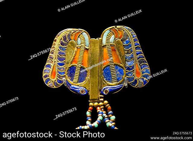 Egypt, Cairo, Egyptian Museum, Tutankhamon jewellery, from his tomb in Luxor : Clasp of a complex flexible pectoral showing a barque