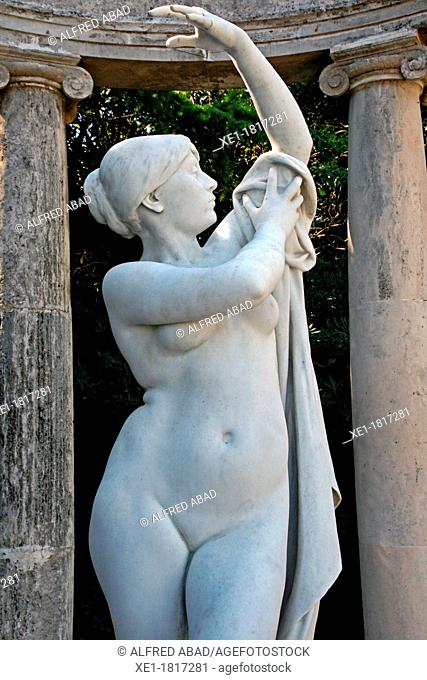 ' Susanna al bany (Susana in the bath) ', sculpture by Théophile Barrau. Joan Maragall Gardens, Barcelona, Catalonia, Spain