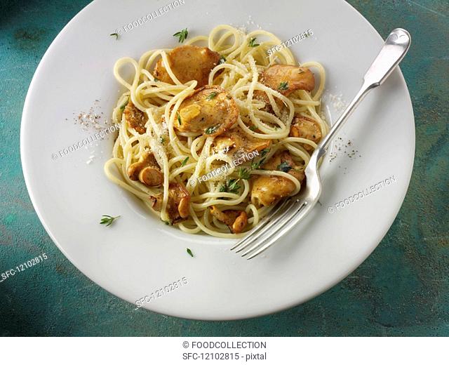 Spaghetti with hedgehog mushrooms, herbs and Parmesan