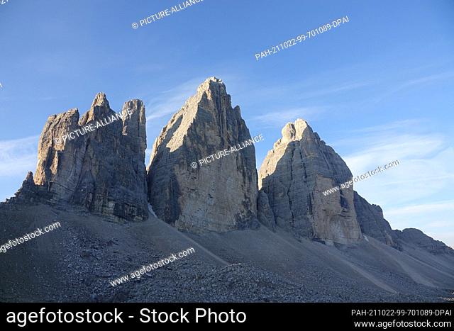 05 October 2021, Italy, Sexten: The Three Peaks (Italian: Tre Cime di Lavaredo) in the Sesto Dolomites at sunrise. Photo: Alexandra Schuler/dpa