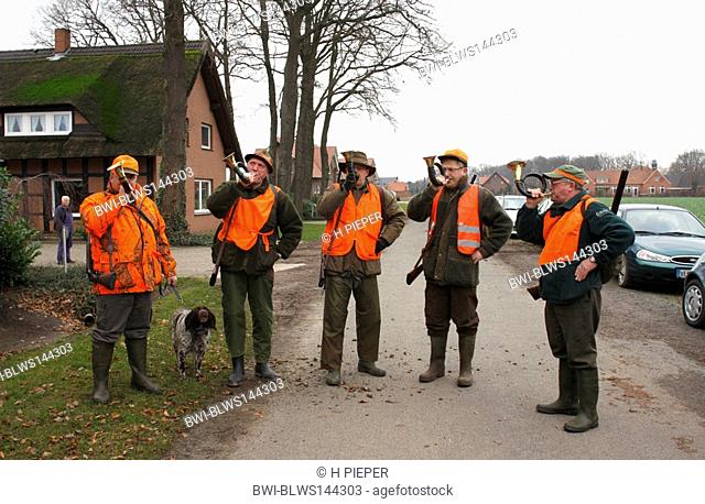 battue hunters winding hunting horns, Germany, Lower Saxony