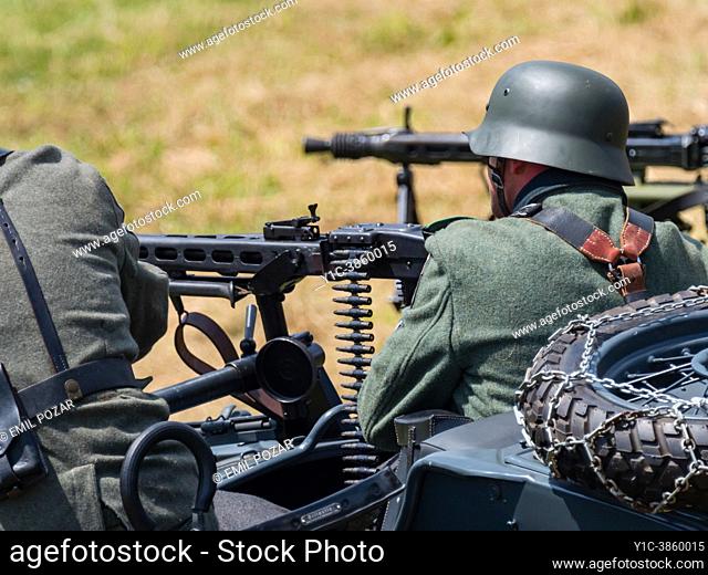 Mg42 german machine gun hi-res stock photography and images - Alamy