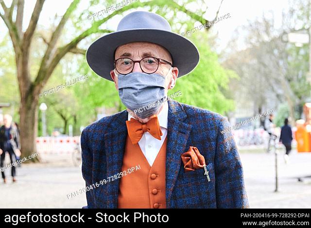 16 April 2020, Berlin: Male model and hipster grandfather Günther Anton Krabbenhöft stands at the Admiralbrücke in Kreuzberg with a mouth guard