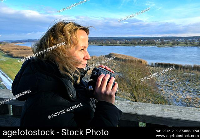 12 December 2022, Brandenburg, Criewen: Steffi Lemke (Greens), Federal Minister for the Environment, stands with binoculars on an observation tower on the...