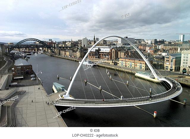 England, Tyne and Wear, Gateshead , The Millennium Eye bridge over the River Tyne