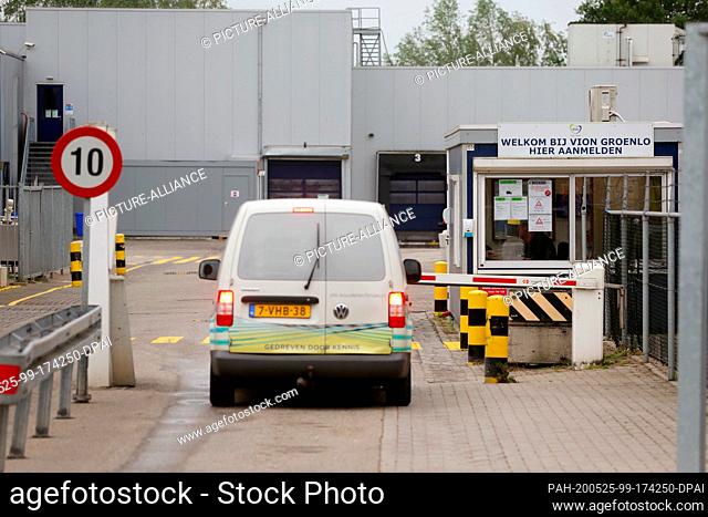 25 May 2020, Netherlands, Groenlo: A vehicle is parked at an entrance to the premises of the food manufacturer Vion in Groenlo, the Netherlands