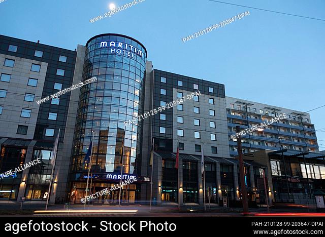 23 January 2021, Saxony-Anhalt, Magdeburg: The moon shines over the Maritim Hotel in Magdeburg. Photo: Stephan Schulz/dpa-Zentralbild/ZB