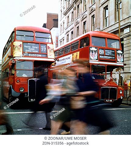 Doppelstockbusse in London, Strassenszene digital und 6x6 Dia