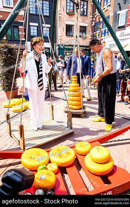 28 July 2020, Baden-Wuerttemberg, Rust: Paola Felix (l), TV presenter, will be compensated with cheese for a good cause during the opening ceremonies of the...