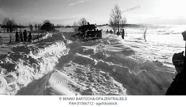 A snowplow makes its way through meter-high snow mountains on the highway Neubrandenburg-Altentreptow was nothing more. Even the Soviet tanks