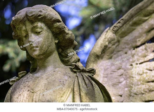 Angel statue, detail, Ohlsdorfer Friedhof (cemetery), Hamburg