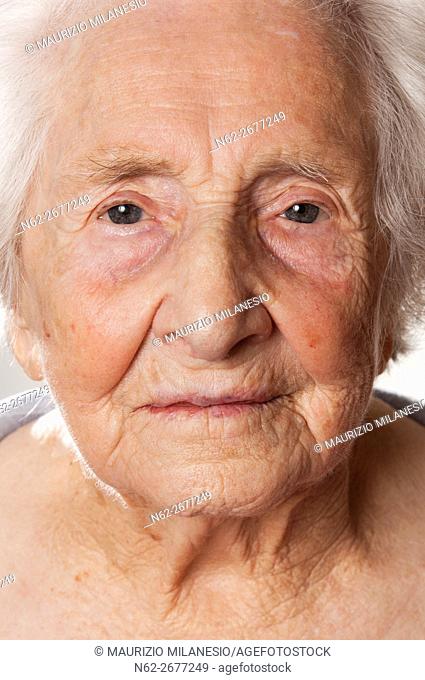 frontal view of the face of an elderly woman