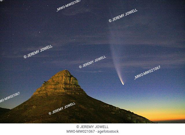 Comet McNaught in the sky, near Lions Head in Cape Town, South Africa 01-021-2007