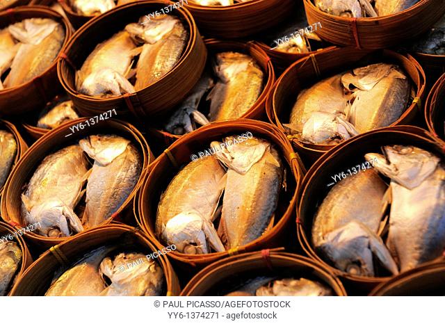 two head fish on display , also known as Pla thu a kind of mackerel is often eaten together with nam phrik kapi , klong toey klong toei market , bangkok