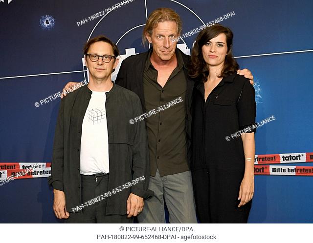 22 August 2018, Germany, Weimar: Nora Tschirner, (R-L), actress, Richard Huber, director, and Arndt Schwering-Sohnrey, actor