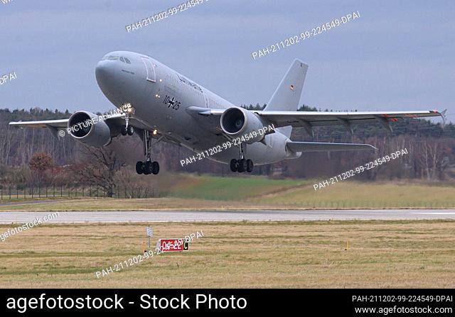 01 December 2021, Saxony, Dresden: An A310 MedEvac aircraft of the German Air Force takes off from Dresden International Airport with 6 Corona patients to fly...