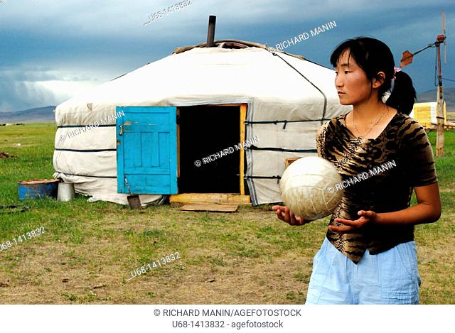 Mongolia, Hentii district, homeland of Genghis Khan, nomadic family installed around Binder