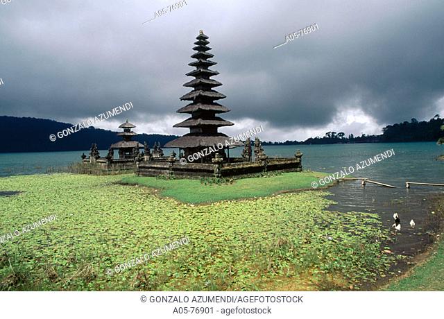 Bratan lake. Ulu Danau Hindu temple. Bali. Indonesia