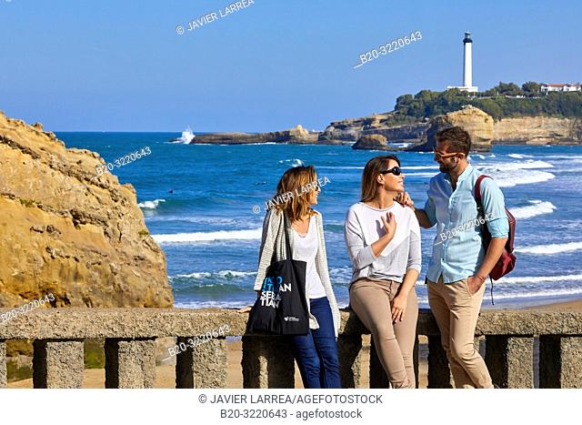 Guide with tourists, Tour, Basque Coast, Biarritz, Aquitaine, Pyrenees Atlantiques, France, Europe