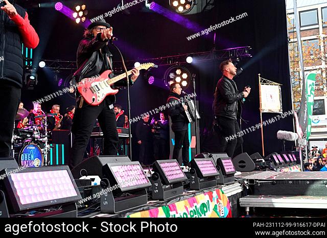 11 November 2023, North Rhine-Westphalia, Cologne: The band Räuber on stage on 11.11.2023 in Cologne at the opening of the carnival session 2023 2024 of the...