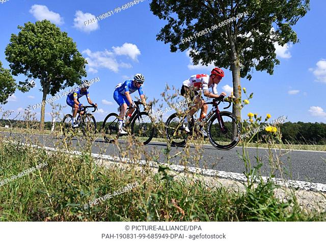 31 August 2019, Göttingen: Cycling: UCI Europaserie - Germany Tour, 3rd stage, Göttingen - Eisenach (189, 00 km). The Dane Mads Pedersen (r) of Team...