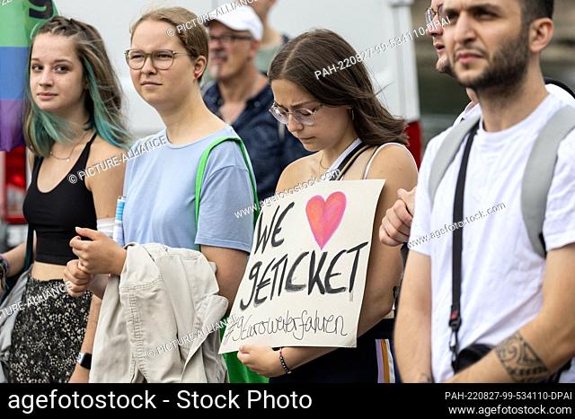 27 August 2022, Rhineland-Palatinate, Mainz: Demonstrators with ""We Love 9· Ticket"" sign. Under the slogan ""9-Euro-Ticket-Continue"" Fridays for Future