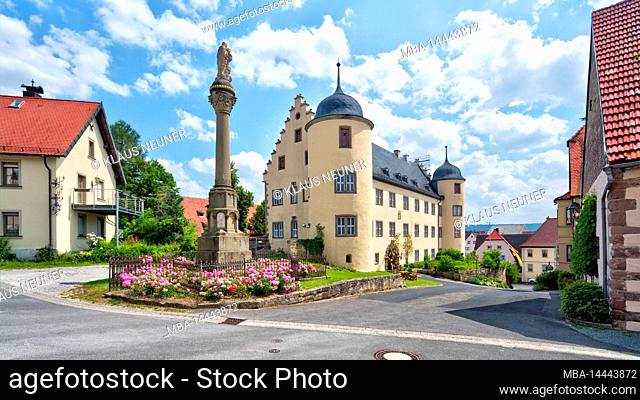 Marian column, Oberschwarzach Castle, house facade, architecture, village view, summer, Oberschwarzach, Franconia, Germany, Europe