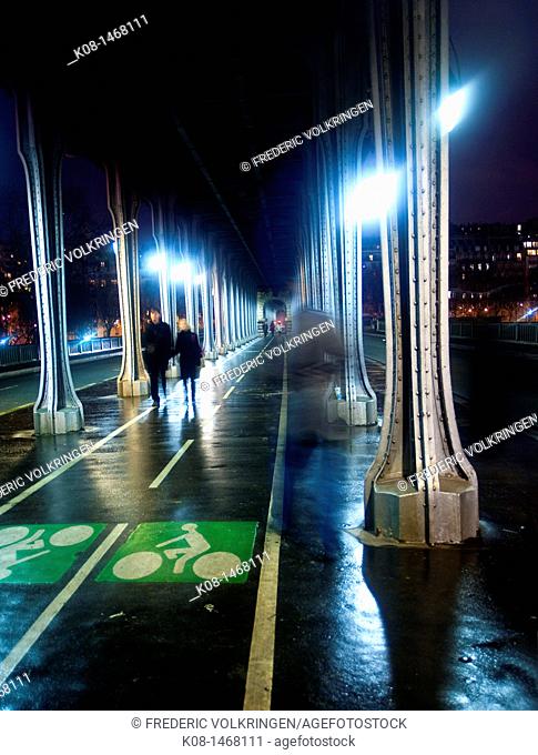 Bicycle lane, Bir-Hakeim Bridge, Paris, France