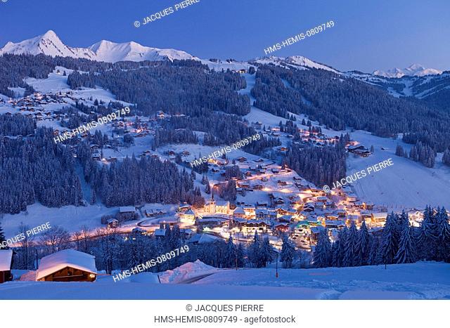France, Haute Savoie, Domaine des Portes du Soleil skiing area, Les Gets with a view of the Mont Blanc (4810m) on right