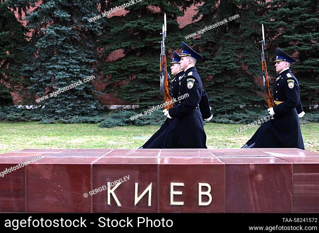 RUSSIA, MOSCOW - APRIL 5, 2023: Honour Guard members march past a WWII monument to the Hero City of Kiyev in the Alexander Garden. Sergei Bobylev/TASS