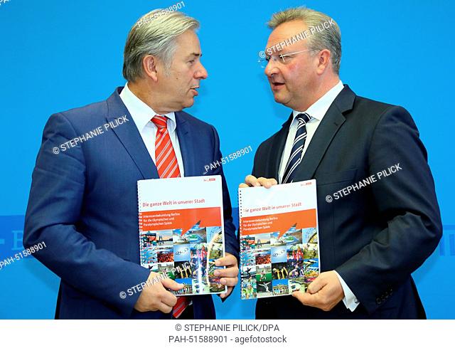 Berlin's acting mayor Klaus Wowereit (L, SPD) and Berlin's Senator for Sports and Interior Affairs Frank Henkel (CDU) hold a press conference on Berlin's...