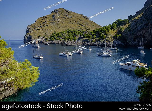 embarcaciones de recreo varadas en la cala, Sa Calobra, Escorca, Paraje natural de la Serra de Tramuntana, Mallorca, balearic islands, Spain