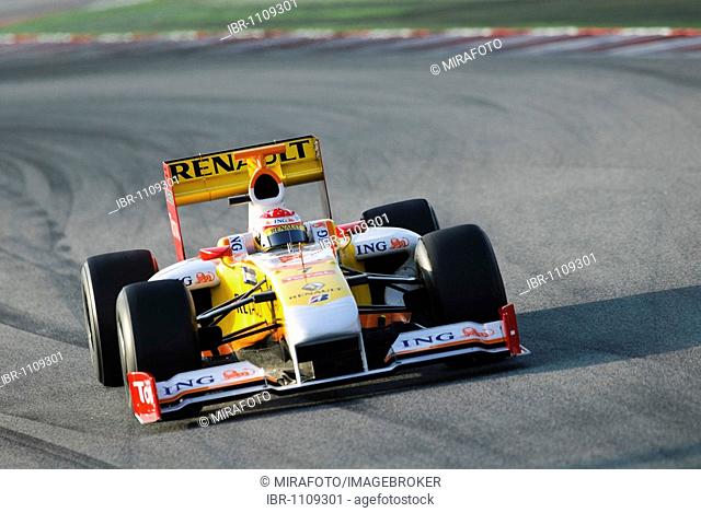 Fernando ALONSO in the Renault R29 during Formula One testing sessions on Circuit de Catalunya near Barcelona, Spain