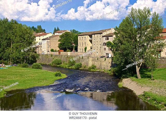 Medieval village and Allier River, Lavoute Chilhac, Auvergne, Haute Loire, France, Europe