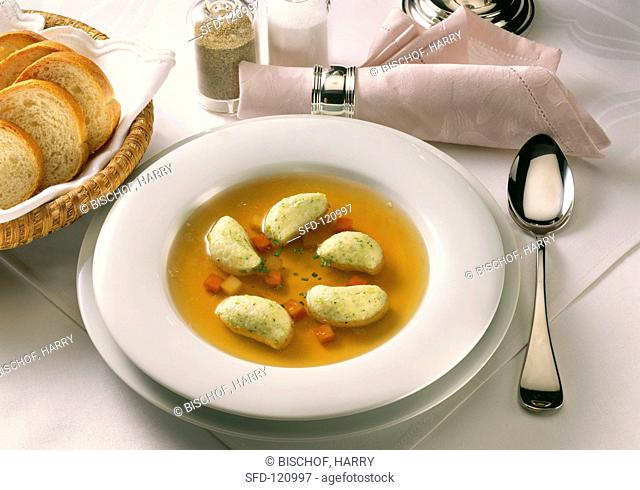 Broccoli-@@Griessnockerl-Soup-clear broth with gnocchi in deep plate