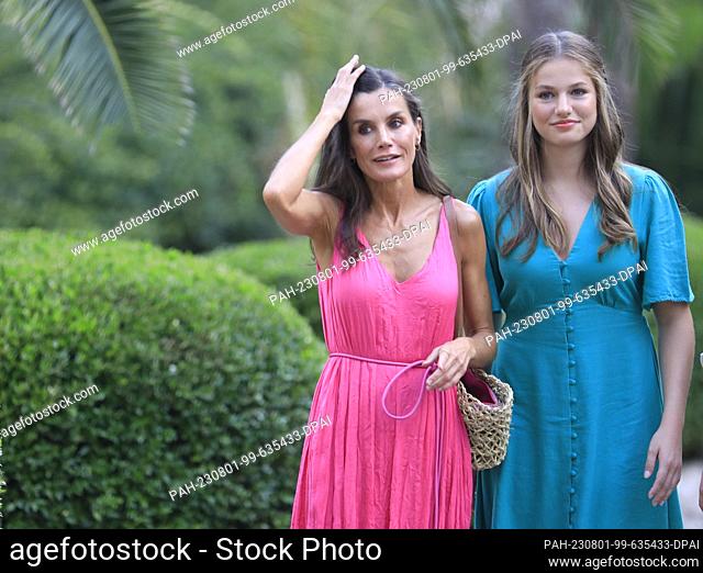 31 July 2023, Spain, Bunyola: Letizia (l), Queen of Spain, and her daughter Leonor, Princess of Spain, visit the village of Bunyola during their summer vacation